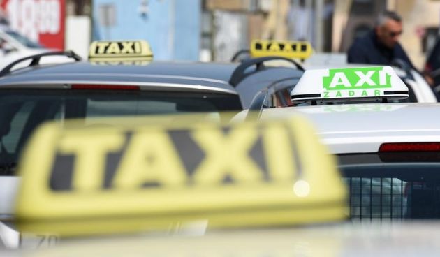 Na autobusnom kolodvoru dio taksista odrzao je prosvjed zbog kako kazu sve tezih uvijeta rada. Photo: Dino Stanin/PIXSELL