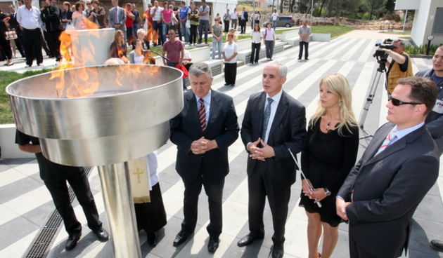 Zadar, 010612.
Danas je u Zadru odrazan svecani dogadjaj prikljucenja prvog korisnika na EVN-ovu plinsku distributivnu i opskrbnu mrezu u Zadru i Dalamciji. Prvi korisnici u Zadru su stanari POS-ovih zgrada na zadarskom predjelu Crvene kuce. EVN-ovu plins