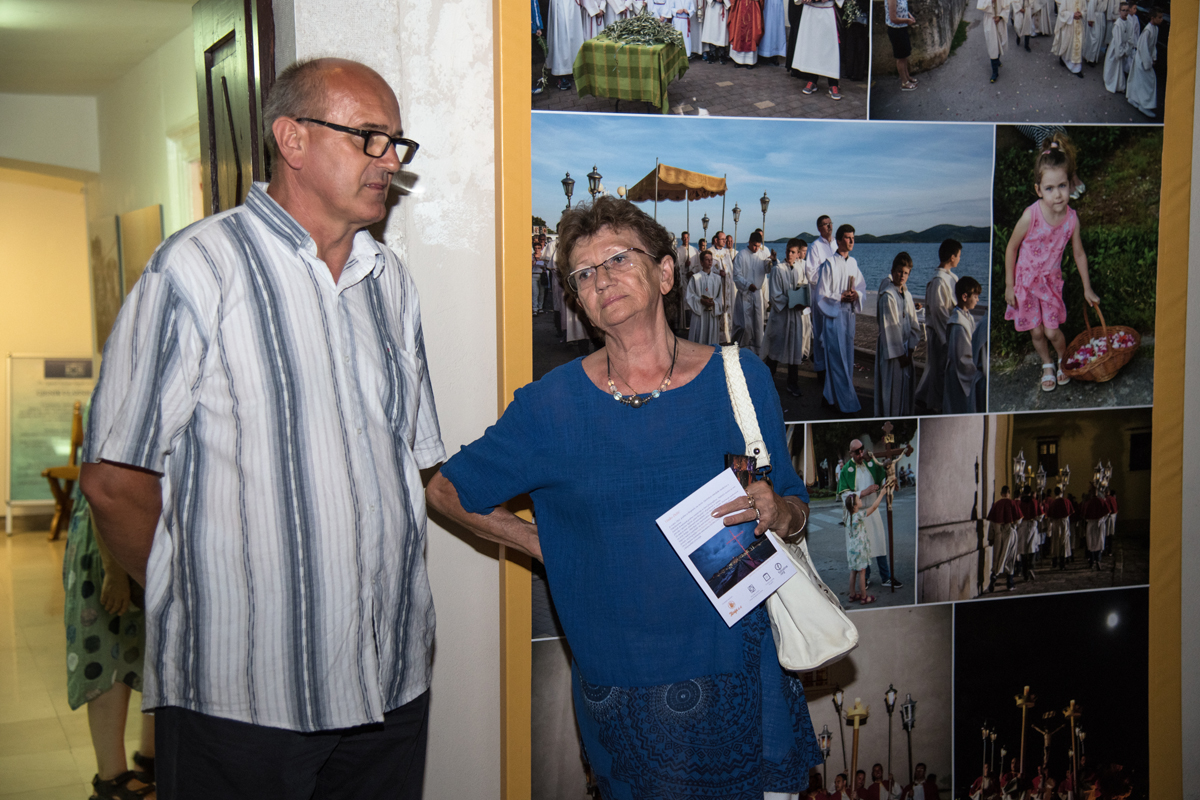 Otvorenje izložbe fotografija “Biogradske procesije” Vinka Pešića Otvorenje izložbe fotografija “Biogradske procesije” Vinka Pešića