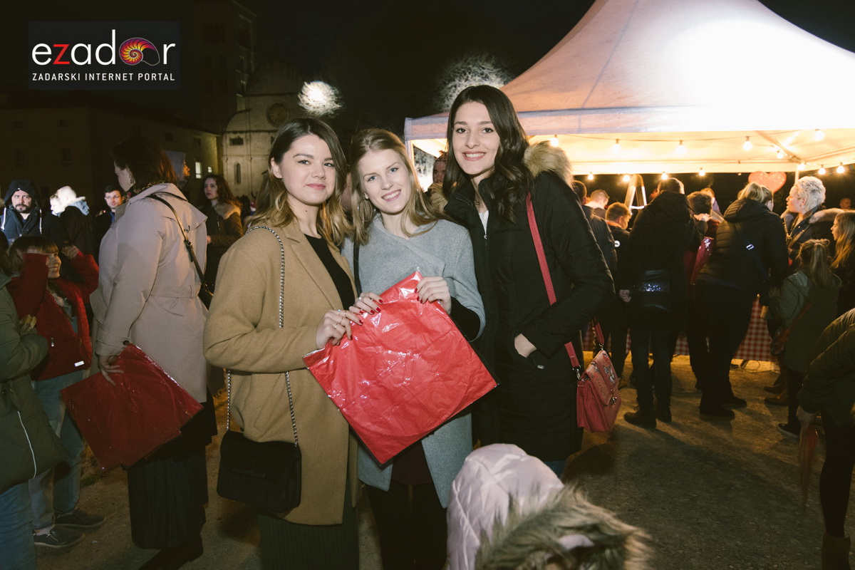 Humanitarni svjetlosni spektakl “Zaželi ljubav 2018.” @ Forum