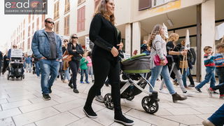 Prosvjedni skup roditelja protiv politike obaveznog cijepljenja Prosvjedni skup roditelja protiv politike obaveznog cijepljenja