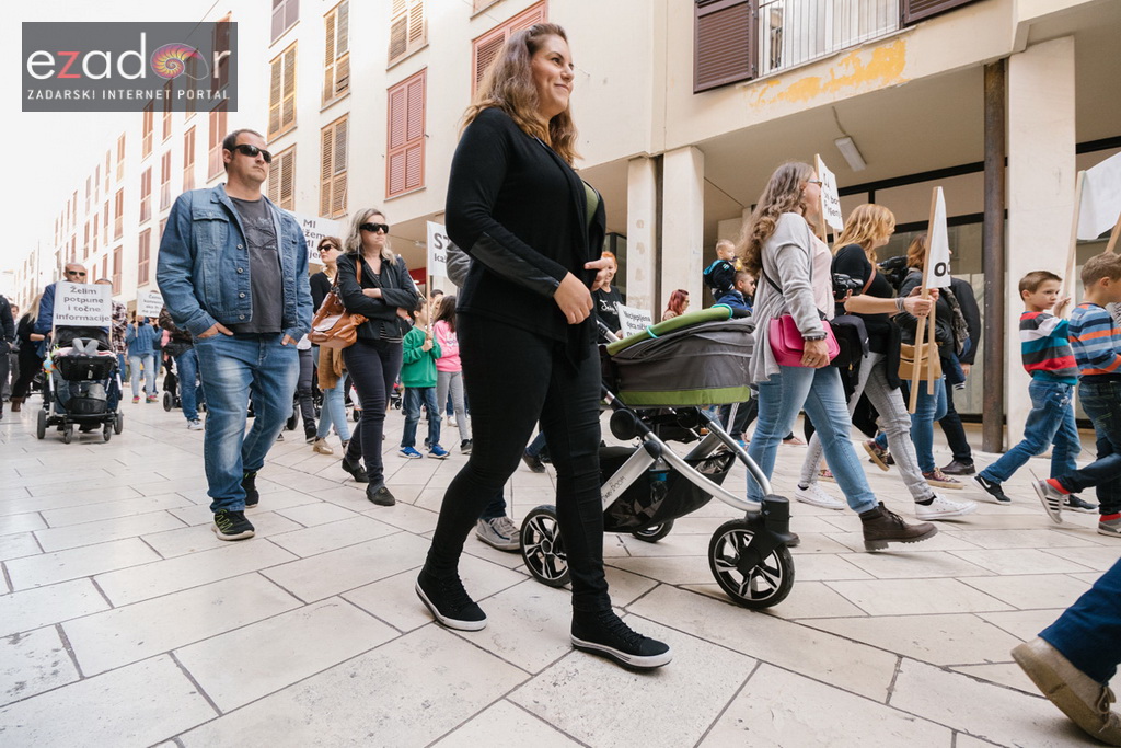 Prosvjedni skup roditelja protiv politike obaveznog cijepljenja Prosvjedni skup roditelja protiv politike obaveznog cijepljenja