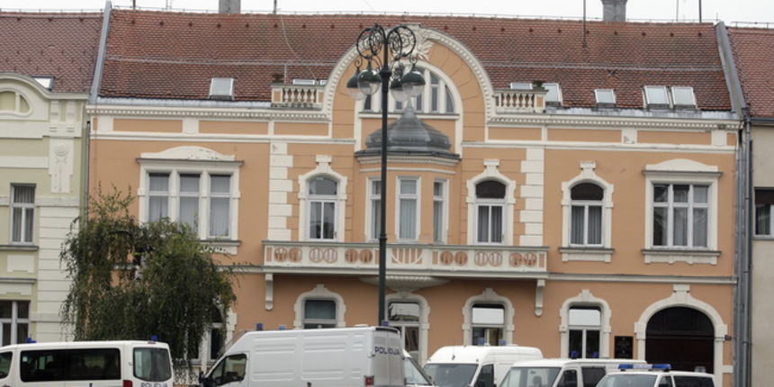 Varazdin, 191010. U danasnjoj akciji policije pod nazivom “Ordinacija” navodno su uhiceni ginekolozi iz bolnice u Varazdinu zbog obavljanja ilegalnih abortusa. Osim petorice iz Varazdina uhiceni su i po jedan lijecnik iz Koprivnice i Bjelovara. Na slici: Varazdin, 191010. U danasnjoj akciji policije pod nazivom “Ordinacija” navodno su uhiceni ginekolozi iz bolnice u Varazdinu zbog obavljanja ilegalnih abortusa. Osim petorice iz Varazdina uhiceni su i po jedan lijecnik iz Koprivnice i Bjelovara. Na slici:
