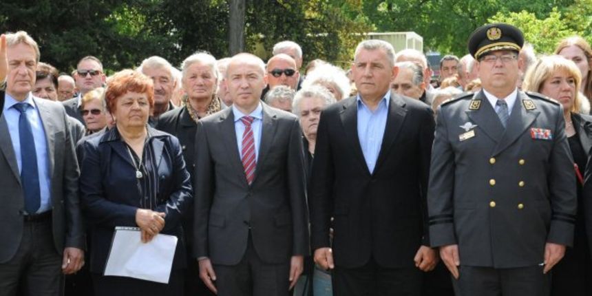 Ministar obrane na otkrivanju spomenika poginulim braniteljima Ministar obrane na otkrivanju spomenika poginulim braniteljima