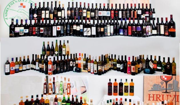 Sabatina 2014., boce, vino. foto: zsd.hr