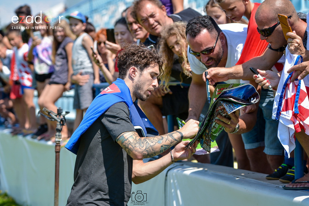 Zadarska vatrena četvorka na Stanovima se družila s mladim zadarskim nogometašima Zadarska vatrena četvorka na Stanovima se družila s mladim zadarskim nogometašima