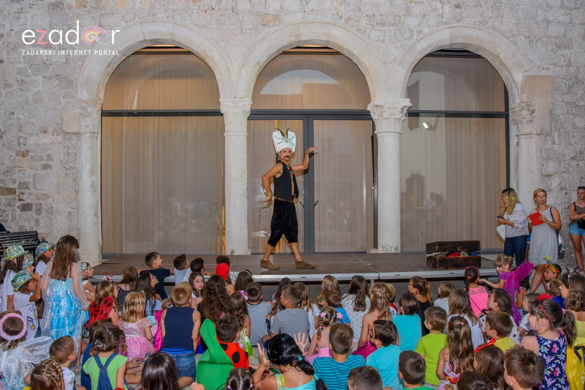 Dječjim karnevalskim danom započeo 59. Paški ljetni karneval