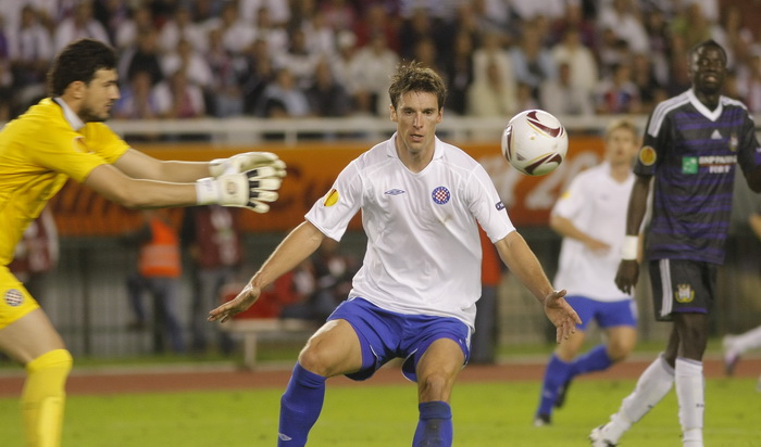 Split, 300910.
Stadion Poljud.
Nogometna utakmica drugog kola Europske lige,
Hajduk – Anderlecht.
Na slici: Hrvoje Vejic.
Foto: Duje Klaric / CROPIX Split, 300910.
Stadion Poljud.
Nogometna utakmica drugog kola Europske lige,
Hajduk – Anderlecht.
Na slici: Hrvoje Vejic.
Foto: Duje Klaric / CROPIX