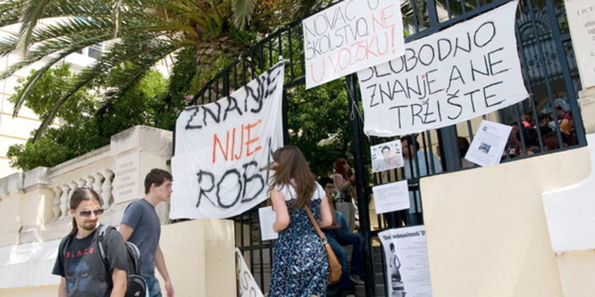 Studentski prosvjed: Zagrlimo rektorat
