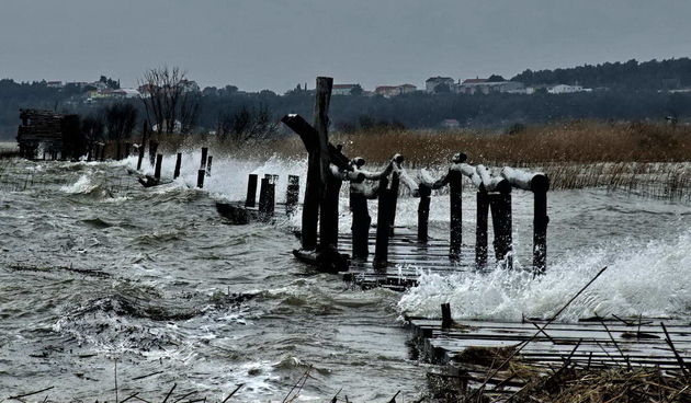Vransko jezero: Jako jugo i visoki vodostaj oštetili poučnu stazu, Foto: Leonard Kvarantan