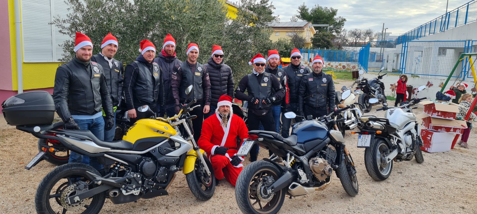 Bibinje: Moto mrazovi razveselili mališane Bibinje: Moto mrazovi razveselili mališane