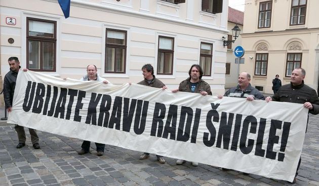 Prosvjed protiv monetizacije: Ubijate kravu radi šnicle!, foto: pixell.hr