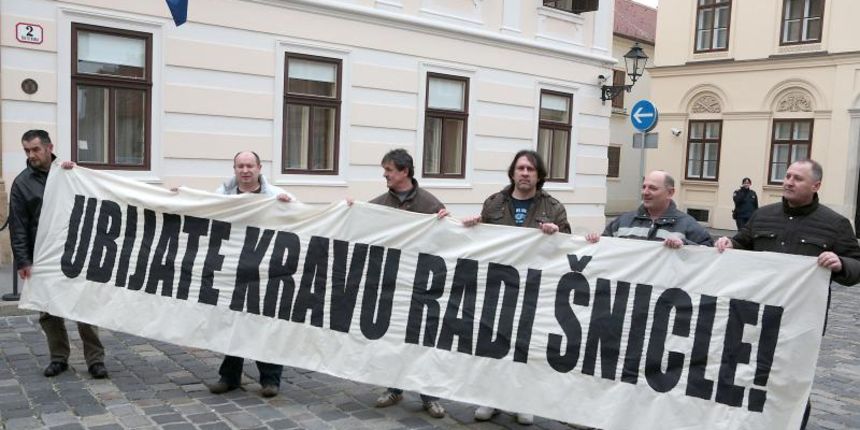 Prosvjed protiv monetizacije: Ubijate kravu radi šnicle!, foto: pixell.hr