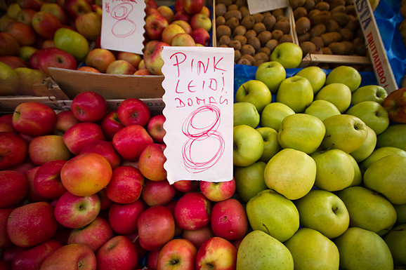 Đir po pijaci, 30. siječnja 2012. (foto:Saša Čuka)