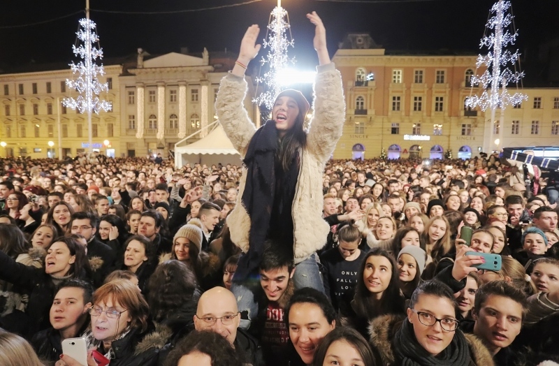 Na zagrebačkom Trgu bana Josipa Jelačića održan je jubilarni 10. humanitarni koncert Želim život za zakladu Ana Rukavina. Photo:Tomislav Miletić/PIXSELL Na zagrebačkom Trgu bana Josipa Jelačića održan je jubilarni 10. humanitarni koncert Želim život za zakladu Ana Rukavina. Photo:Tomislav Miletić/PIXSELL