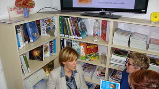 Anita Šupe predstavila knjigu “Istine i laži o hrani” u prepunoj biogradskoj Gradskoj knjižnici. Foto: Gordana Šarić Anita Šupe predstavila knjigu “Istine i laži o hrani” u prepunoj biogradskoj Gradskoj knjižnici. Foto: Gordana Šarić