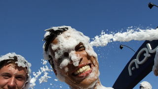 Zrce, Novalja 290710.
Aquarius pjena party srpanj 2010. – Jedan od zastitnih znakova Aquariusa na Zrcu je pjena party. Svakog dana na after beach partyjima on starta u 17.00 te se ponovi jos nekoliko puta. Ove godine Aquarius ima i dodatni top koji baca p Zrce, Novalja 290710.
Aquarius pjena party srpanj 2010. – Jedan od zastitnih znakova Aquariusa na Zrcu je pjena party. Svakog dana na after beach partyjima on starta u 17.00 te se ponovi jos nekoliko puta. Ove godine Aquarius ima i dodatni top koji baca p