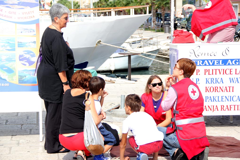 Nacionalna društva Crvenog križa diljem svijeta, potaknuta inicijativom Međunarodne federacije društava Crvenog križa i Crvenog polumjeseca (IFRC), obilježila su i ove godine Svjetski dan prve pomoći. Ovo je bila još jedna prilika da se ukaže na važnost p Nacionalna društva Crvenog križa diljem svijeta, potaknuta inicijativom Međunarodne federacije društava Crvenog križa i Crvenog polumjeseca (IFRC), obilježila su i ove godine Svjetski dan prve pomoći. Ovo je bila još jedna prilika da se ukaže na važnost p
