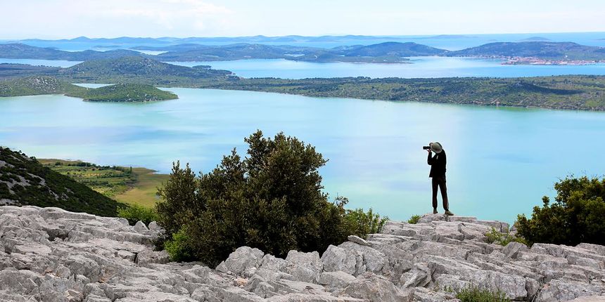 Panorama Vranskog jezera s vidikovca Kamenjak Panorama Vranskog jezera s vidikovca Kamenjak