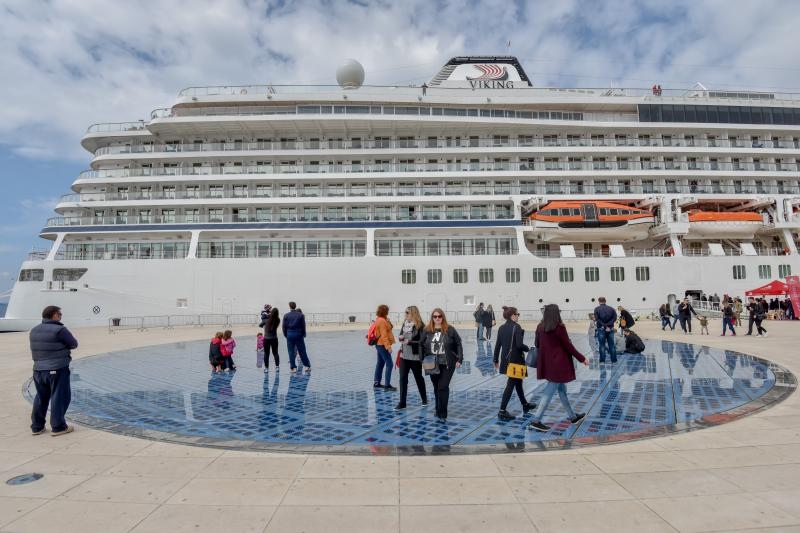 Kruzer Viking Sea na Veliku subotu u Zadar uplovio s oko tisuću turista. Foto: Dino Stanin/PIXSELL Kruzer Viking Sea na Veliku subotu u Zadar uplovio s oko tisuću turista. Foto: Dino Stanin/PIXSELL