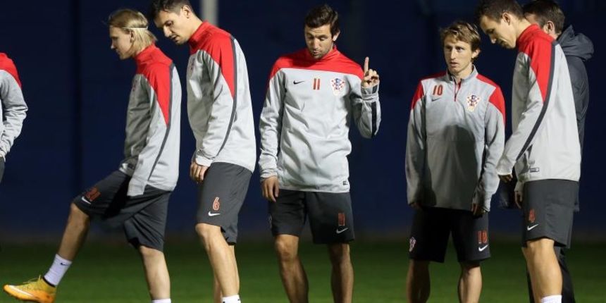 11.11.2014., Zagreb – Dio hrvatske nogometne reprezentacije odradio je na terenu Hitrec Kacijan vecernji trening. Domagoj Vida, Luka Modric, Darijo Srna, Ivan Perisic. Photo: Slavko Midzor/PIXSELL 11.11.2014., Zagreb – Dio hrvatske nogometne reprezentacije odradio je na terenu Hitrec Kacijan vecernji trening. Domagoj Vida, Luka Modric, Darijo Srna, Ivan Perisic. Photo: Slavko Midzor/PIXSELL