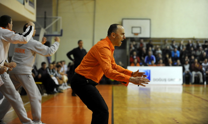 Sibenik ,170213.
Dvorana Baldekin 
Derbi utakmica izmedju GKK Sibenik i Sonik Puntamika Zadar za prvaka A2 Hrvatske kosarkaske lige Jug.
Na fotografiji: Jeronimo Sarin trener Sibenika.
Foto: Niksa Stipanicev / CROPIX
