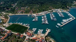 Nogometno igralište uz more u Sutomišćici jedno je od najljepših na svijetu