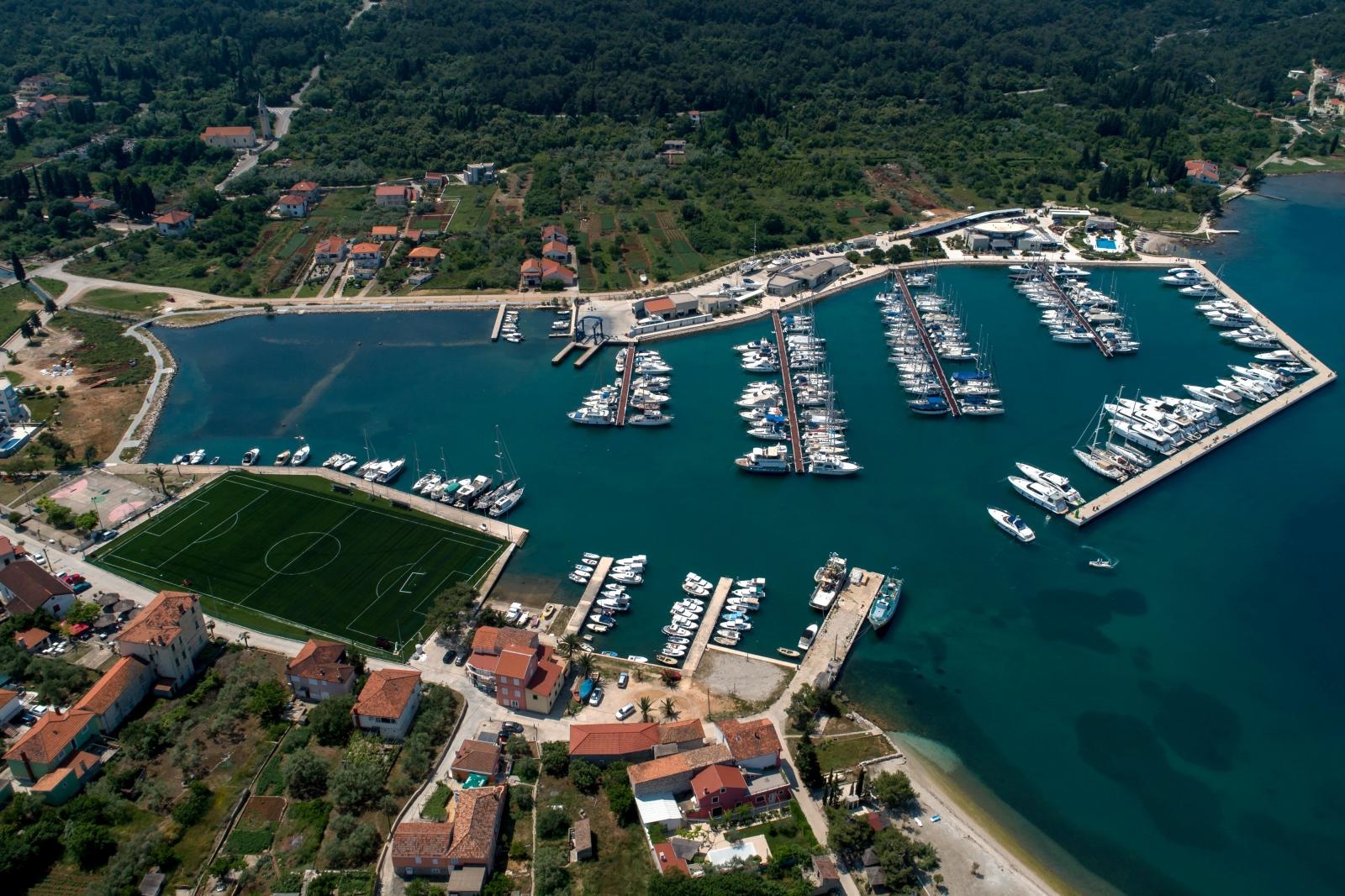 Nogometno igralište uz more u Sutomišćici jedno je od najljepših na svijetu