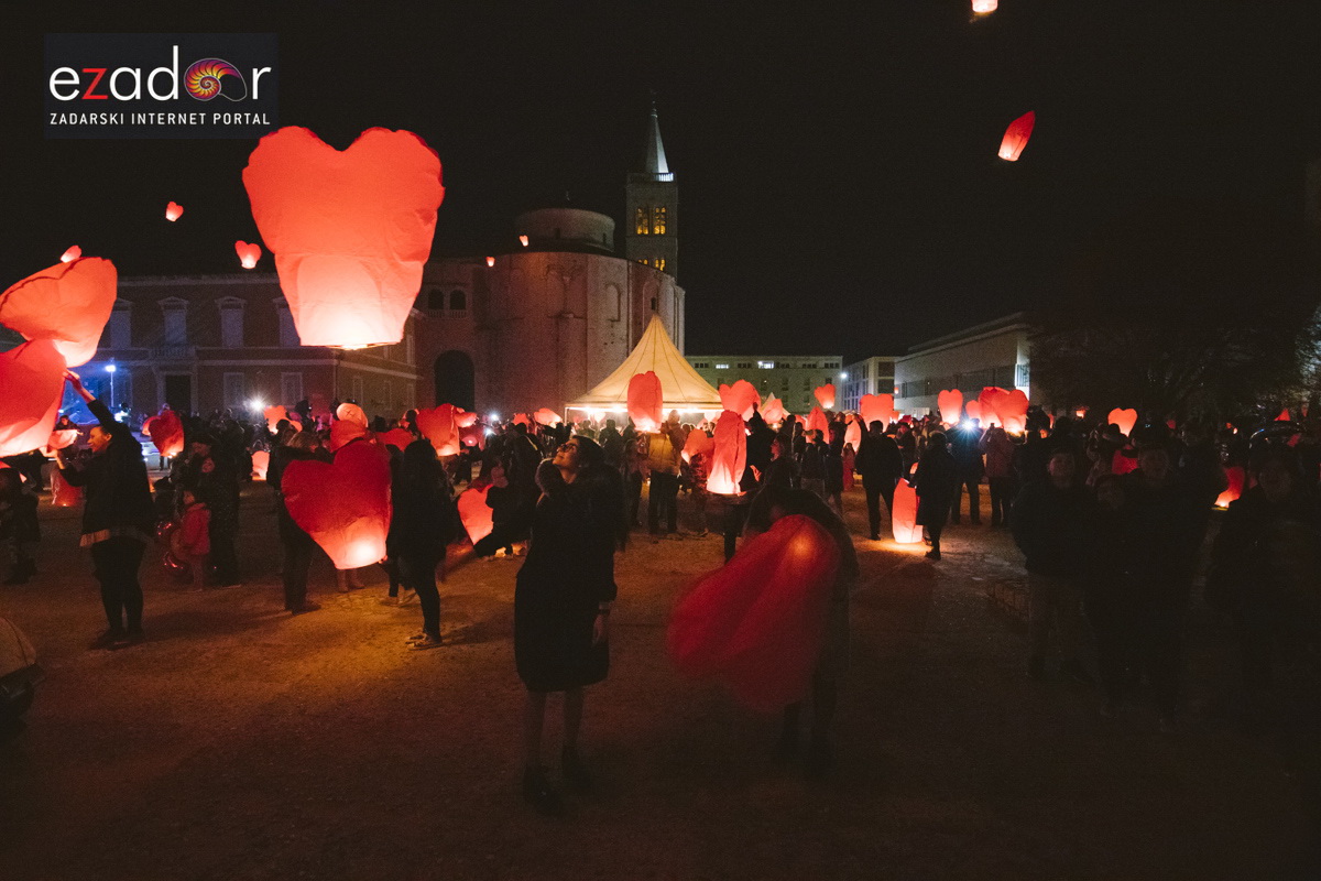 Humanitarni svjetlosni spektakl “Zaželi ljubav 2018.” @ Forum