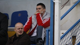 Zadar, 200310
Nogometna utakmica  T Com 1.HNL NK Zadar – NK Medjimurje. Stadion Stanovi u Zadru. 
Hrvatski boksac Stijepan Bozic u svecanoj lozi.
Foto: Jure Miskovic / CROPIX