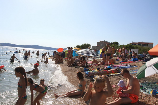 Na plaži Punta u Bibinjama održan 6. Memorijalni turnir u odbojci na pijesku za Tomislav Sikirića – Siku. Foto: Leo Banić Na plaži Punta u Bibinjama održan 6. Memorijalni turnir u odbojci na pijesku za Tomislav Sikirića – Siku. Foto: Leo Banić