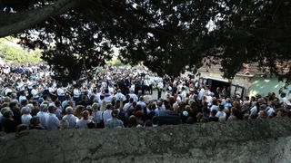 Posljednji ispraćaj Olivera Dragojevića na groblju Sveti Roko u Veloj Luci Posljednji ispraćaj Olivera Dragojevića na groblju Sveti Roko u Veloj Luci