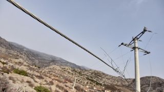 Karlobag: Srušeni stupovi niskonaponske mreže, Foto: Dino Stanin/PIXSELL Karlobag: Srušeni stupovi niskonaponske mreže, Foto: Dino Stanin/PIXSELL