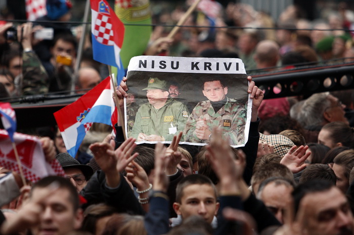 Zagreb, 161112.
Trg bana Jelacica.
Nakon oslobadjajuce presude i provedenih 7 i 5 godina u Haaskom pritvoru za hrvatske generale Antu Gotovinu i Mladena Markaca na zagrebackom glavnom trgu organiziran je velicanstven docek . Oko 16 sati skupilo se desetak