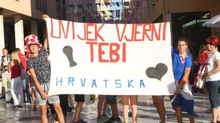 Zadar dočekao svoje Vatrene: Sve generacije okupile se na Forumu