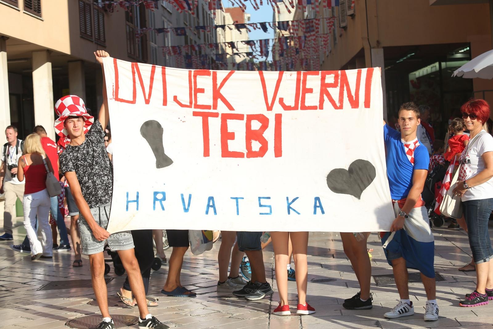 Zadar dočekao svoje Vatrene: Sve generacije okupile se na Forumu