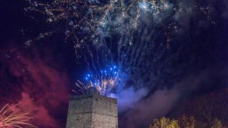 Na Trgu Petra Zoranica uz koncert Ivana Zaka i vatromet otvoren je Advent u Zadru Na Trgu Petra Zoranica uz koncert Ivana Zaka i vatromet otvoren je Advent u Zadru