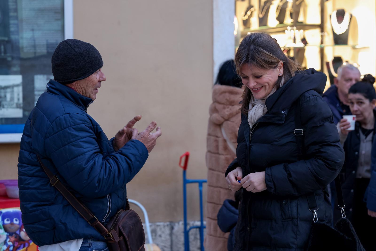 Vidović Krišto na Narodnom trgu prikuplja potpise za predsjedničku kandidaturu