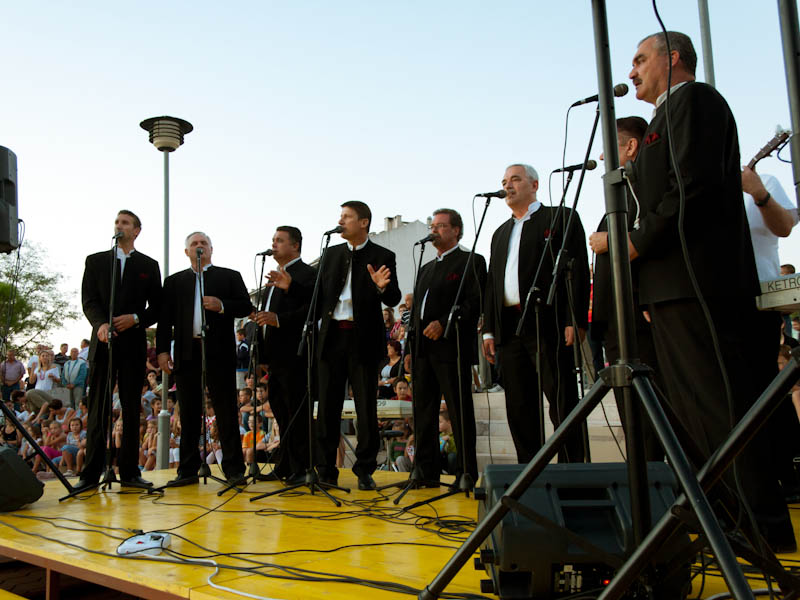 Bili Brig kod Ošk. Zadarski otoci: Svečanost imenovanja trga po D.T. Gavranu, foto: Darko Belančić