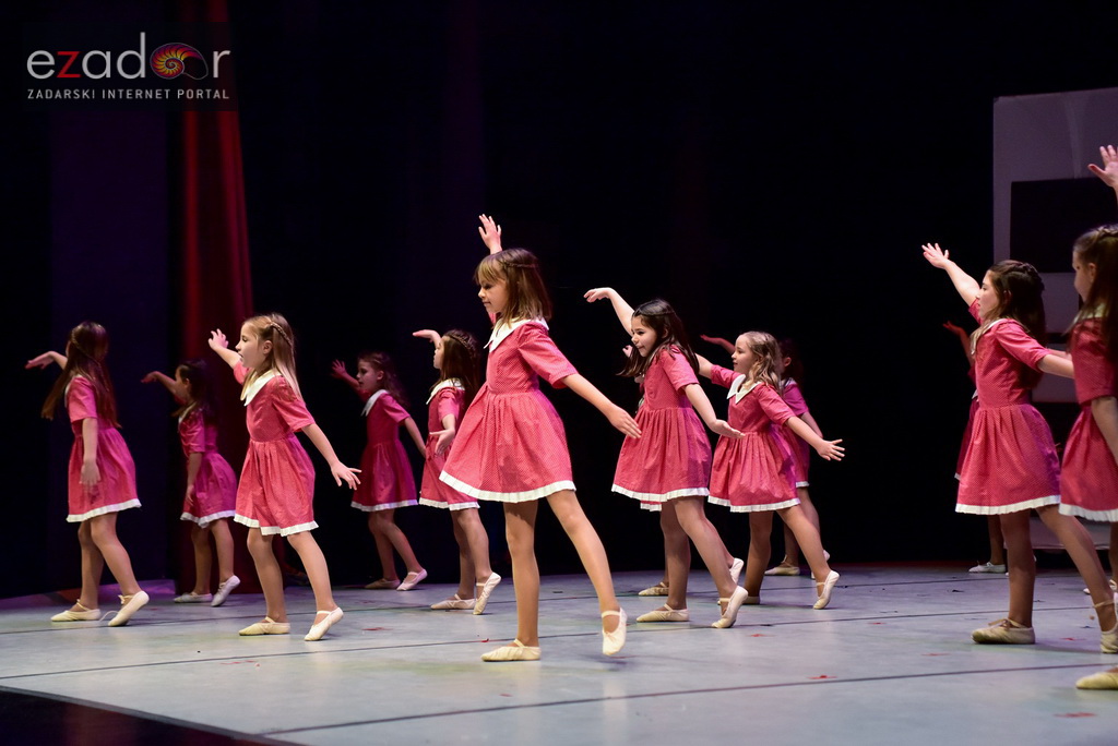 Predstava “Odgojoj” Plesne udruge Gesta u HNK Zadar