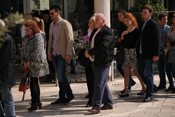 Cvjetnica 20. ožujka 2016: Nakon blagoslova maslinovih grančica, nadbisku Želimir Puljić predvodio je procesiju do katedrale sv. Stošije gdje je služio misno slavlje na kojem se pjevala Muka našeg Gospodina Cvjetnica 20. ožujka 2016: Nakon blagoslova maslinovih grančica, nadbisku Želimir Puljić predvodio je procesiju do katedrale sv. Stošije gdje je služio misno slavlje na kojem se pjevala Muka našeg Gospodina