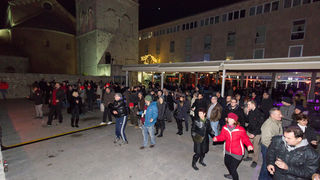 Doček 2017: Najluđa noć na zadarskom Poluotoku privukla više tisuća Zadrana i gostiju Doček 2017: Najluđa noć na zadarskom Poluotoku privukla više tisuća Zadrana i gostiju