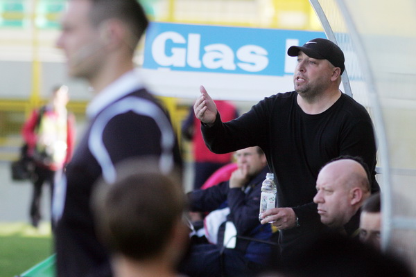 Pula,020411.
Prva HNL na stadionu Aldo Dorsina u Puli izmedju NK Istra 1961 i  NK Zadar. Prva utakmica Igor Pamica otkako je ponovo trener Istre. 
Na fotografiji: Igor Pamic, trener Istre 1961.
Foto: Srecko Niketic / CROPIX