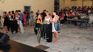 Zadar, 2.8.2013. snimio: Nenad Marčev 

Mario Huljev i
Dino Dvornik tribute band

Jurica Leikauff, klavijature, 
Marko Duvnjak, bubnjar, 
Alen Svetopetrić, bas gitara, 
Zoran Jex Jaeger, gitara,
Ivan Premelč, saksofon.


Dvorište Providurove palače