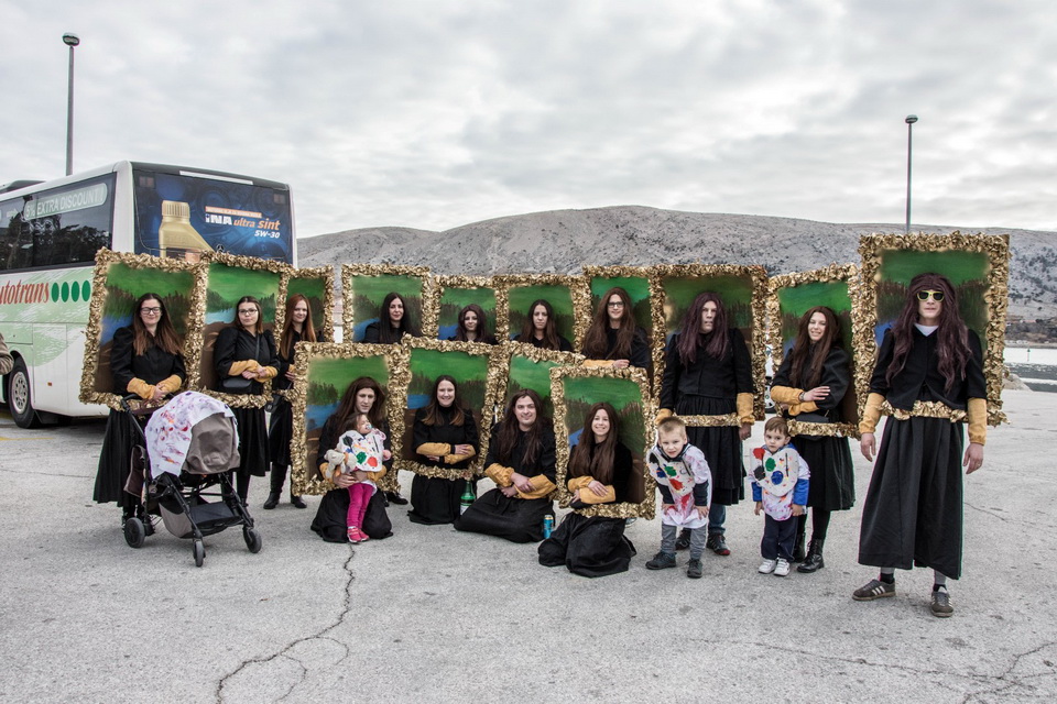 Paški zimski karneval 2017.- Maškarane skupine u karnevalskoj povorci Paški zimski karneval 2017.- Maškarane skupine u karnevalskoj povorci