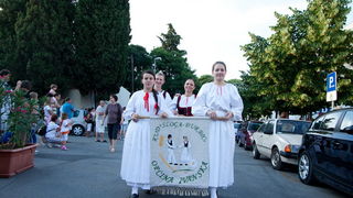 Biograd: 6. Dugi svehrvatski eno-eko-gastro-etno stol, Foto: Franjo Jurić Biograd: 6. Dugi svehrvatski eno-eko-gastro-etno stol, Foto: Franjo Jurić