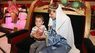 Sv. Luce razveselila mališane u Supernova centru, Foto: Iva Perinčić Sv. Luce razveselila mališane u Supernova centru, Foto: Iva Perinčić