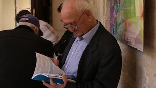 Izložba nosi naziv “Približavanje – stih i slika”, a otvara se u klaustru samostana Sv. Frane. Izložba nosi naziv “Približavanje – stih i slika”, a otvara se u klaustru samostana Sv. Frane.