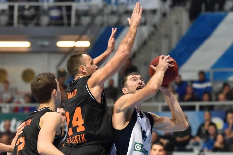 Dvorana Krešimir Ćosić, Zadar – 2. kolo A-1 muške lige, KK Zadar – GKK Šibenik 80-76. Photo: Dino Stanin/PIXSELL Dvorana Krešimir Ćosić, Zadar – 2. kolo A-1 muške lige, KK Zadar – GKK Šibenik 80-76. Photo: Dino Stanin/PIXSELL