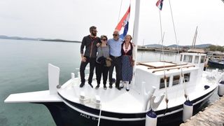 U betinskom brodogradilištu Ante Fržopa svečano je porinut novoizgrađeni tradicionalni murterski brod – leut pod imenom Orlić. Foto: Hrvoje JelavićIPIXSELL